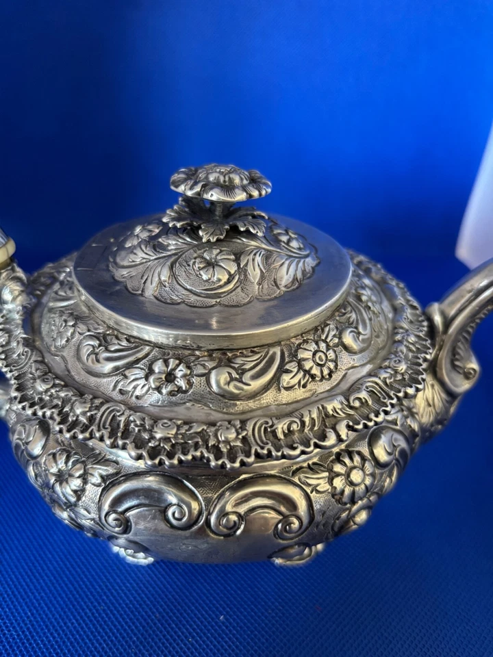 Tetera eduardiana antigua de plata de ley Foto 3 de 4