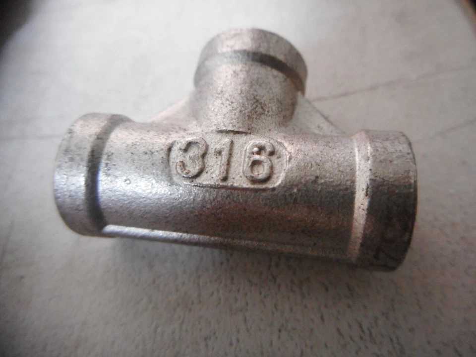 316 STAINLESS STEEL "Tee" PIECES -- 1/8" -- BULK LOT of 66 - Image 3 of 4