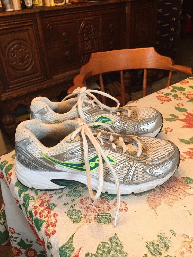 Saucony Oasis Women s White Leat. Silver Athletic Walking Running Shoes Size 6.5