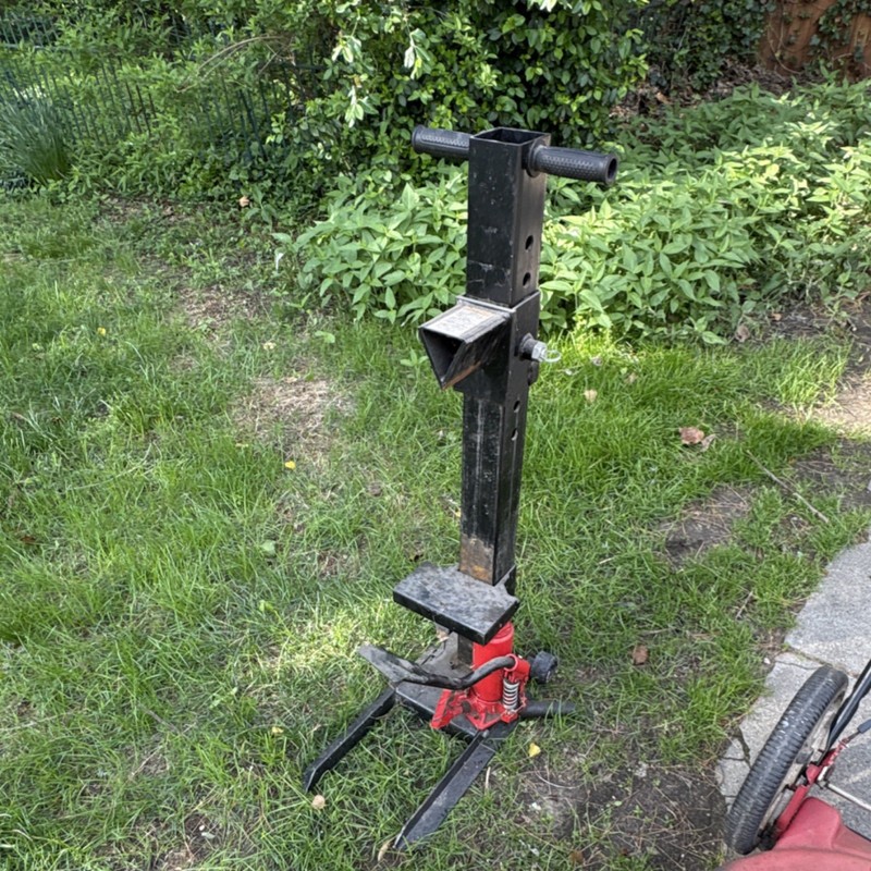 Manual Hydraulic Log Splitter with Wheeled Base Black Red Metal Hydraulic Jack