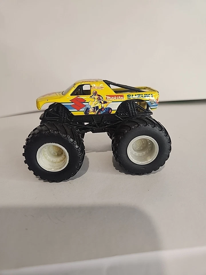 Monster Trucks Team Suzuki escala 1/64 diecast amarillo Monster Jam 2006 Hot Wheels Foto 3 de 4