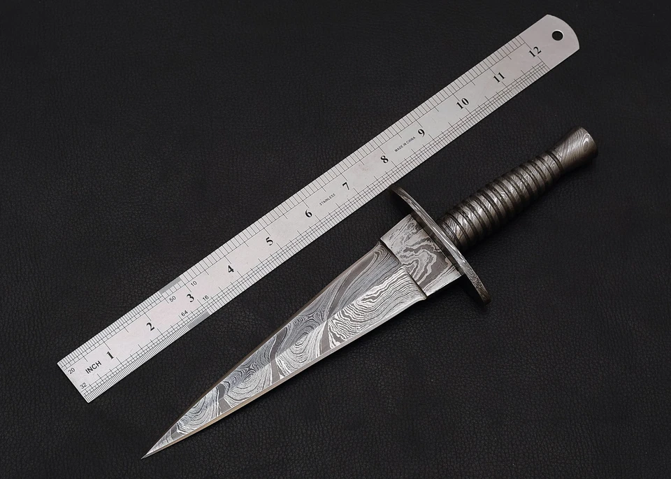 CUCHILLO RASTREADOR DE CAZA COMANDO ACERO DAMASCO HECHO A MANO PERSONALIZADO CON CUERO Foto 2 de 4