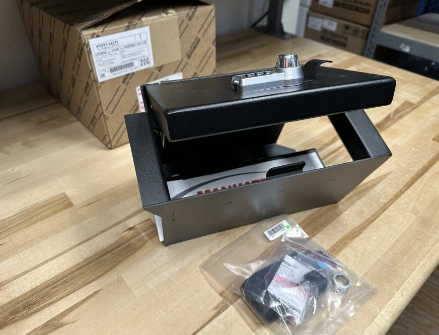 GENUINE Toyota 23-26 SEQUOIA HV 22-25 TUNDRA CONSOLE SAFE VAULT PT971-34231 - Изображение 4 из 4