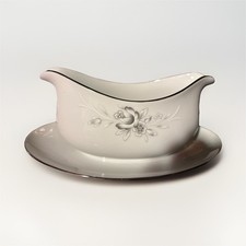 Porcelain White Floral Oval Gravy Boat Glossy Pottery Finish