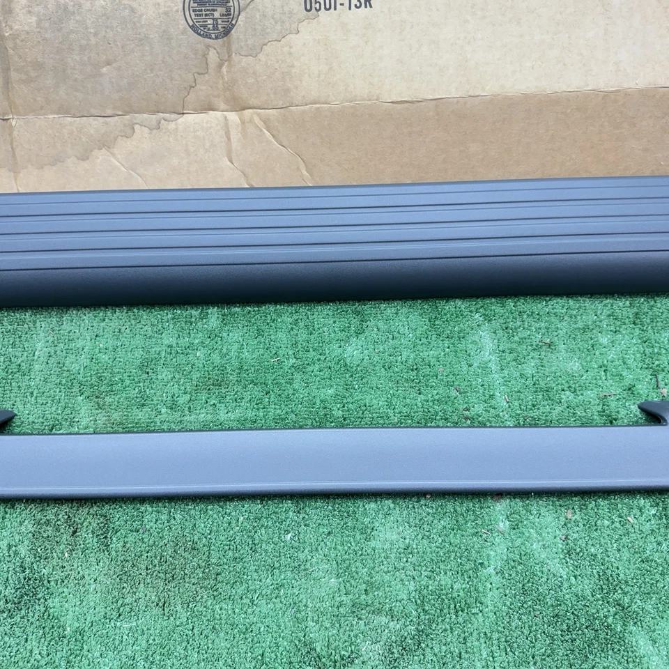 Tapas de riel para cama de pasajero derecho Nissan Frontier 2005-2021 OEM Foto 4 de 4