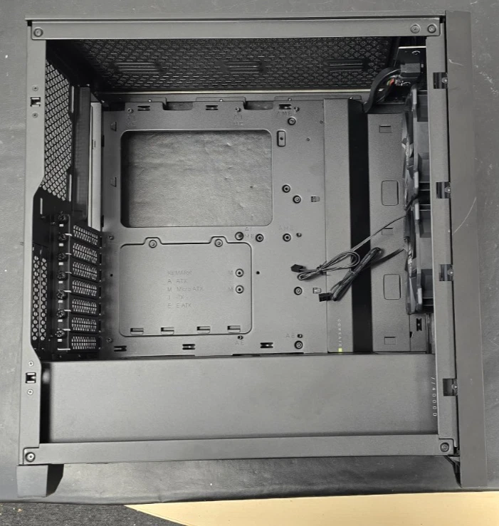 @LIGHT USE/READ IN@ Corsair 4000D AIRFLOW Mid Tower TG Gaming Case MCO17 - Image 3 of 4