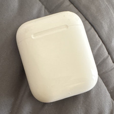 Apple AirPods White Bluetooth Wireless In-Ear Earbuds w/ Charging Case Mic