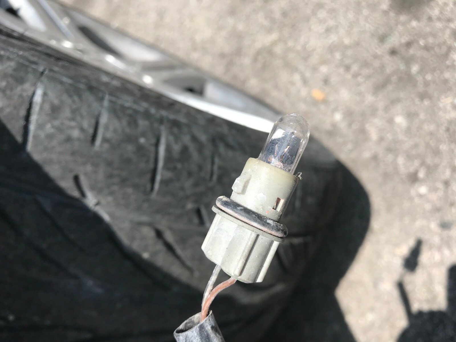 Genuine Mercedes Side Marker Lamp Light Bulb Socket W211 W210 W204