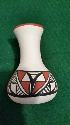 Isleta Pueblo Artisan, Eliz Olguin Signed Polychrome Vase Pot - Near Mint!