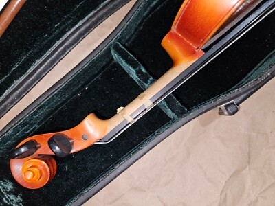 Suzuki model 220 sized 4/4 violin with case/bow, Japan 1993, Very