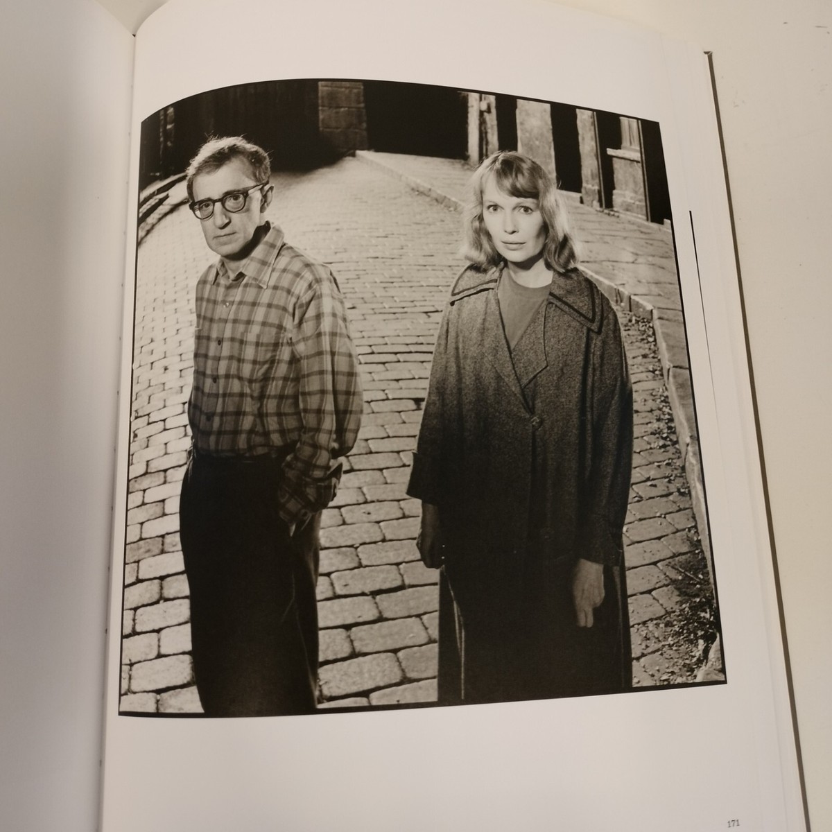 Mary Ellen Mark,Seen Behind the Scene : Forty Years of
