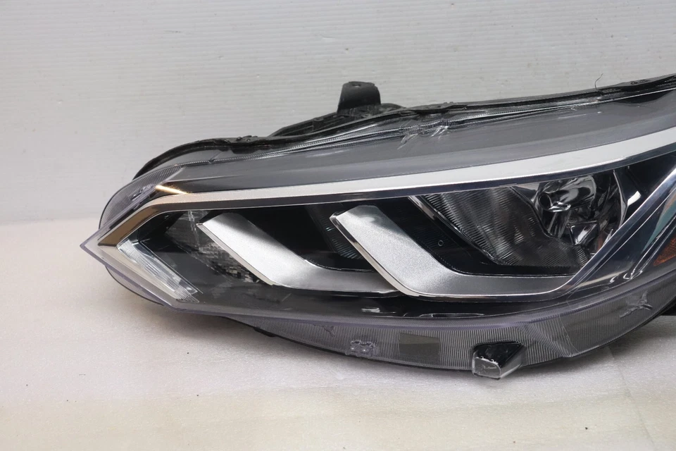 Faro halógeno conductor izquierdo TYC 20-17514-00 compatible con Nissan Sentra 2020-2021 Foto 2 de 4