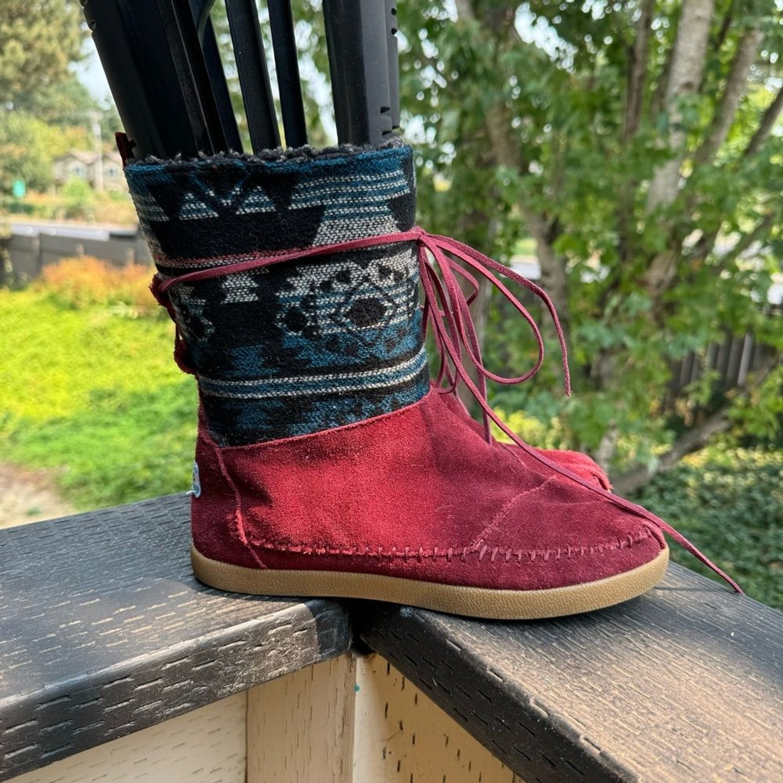 Toms Women's Red Suede Aztec Print Faux Fur Wrap Laces Moccasin