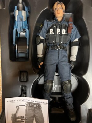 Hot Toys Resident Evil Leon S. Kennedy R.P.D Ver. 1/6 Scale Action