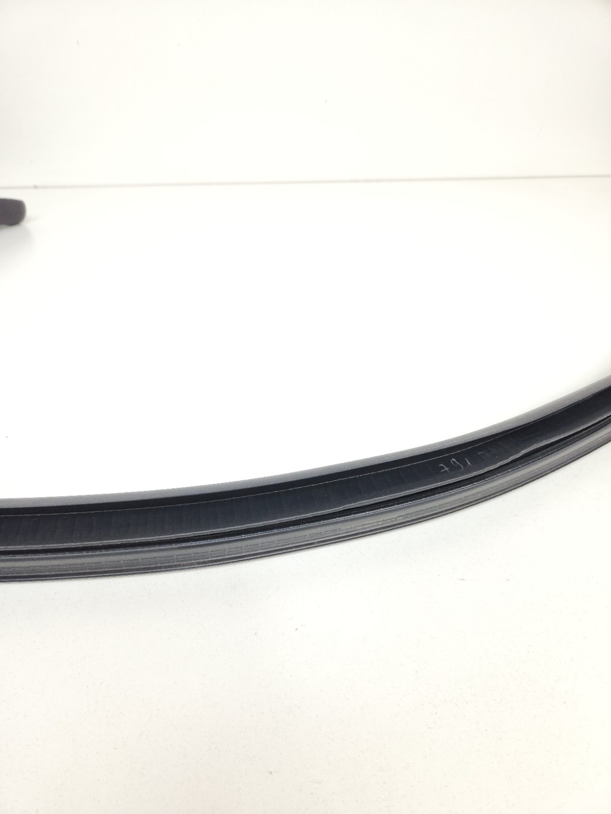 2015-2017 MCLAREN 675LT RIGHT PASSENGER SIDE DOOR WEATHERSTRIP SEAL GASKET OEM 