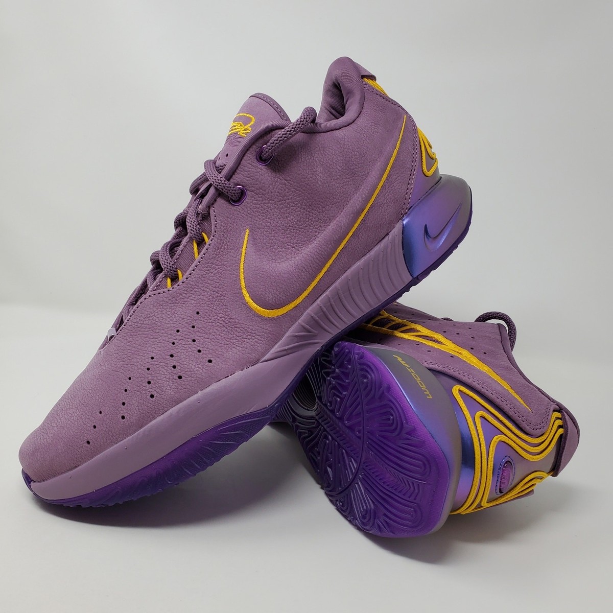 Nike LeBron James XXI 21 Purple Rain Violet Dust Gold FV2345  display picture 2