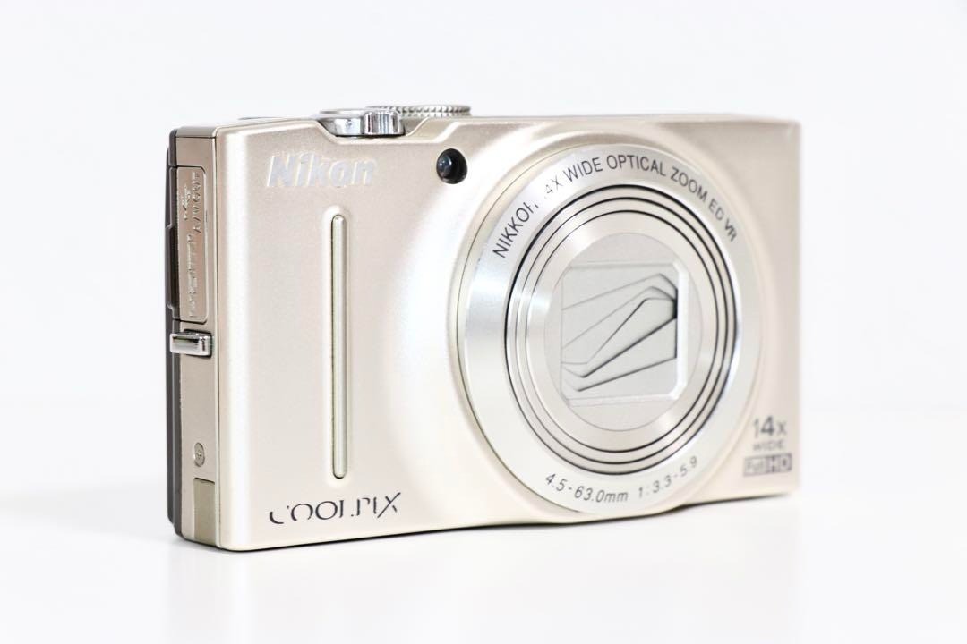 Nikon COOLPIX S8200 Silve Digital Camera 16.1MP 14x Optical Zoom