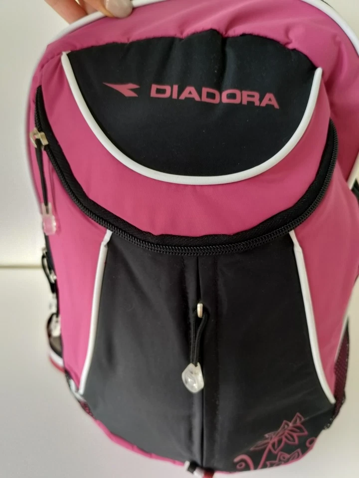 Mochila Diadora rosa y negra con flores  Foto 4 de 4