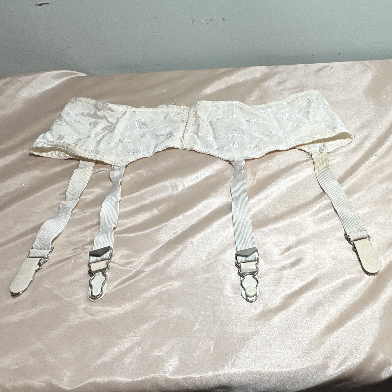 Vintage White Floral Embroidered Garter Belt, 4 Adjustable Straps, Metal Clips