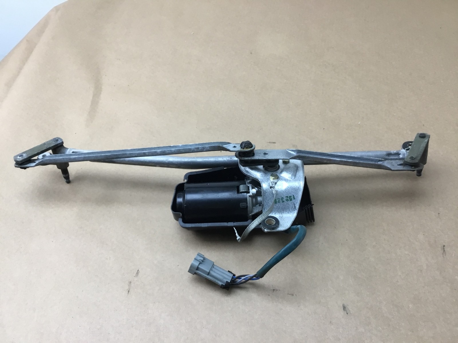 Maserati Coupe GT 2003 Front Windshield Wiper Linkage Motor 02-06 ;:Y