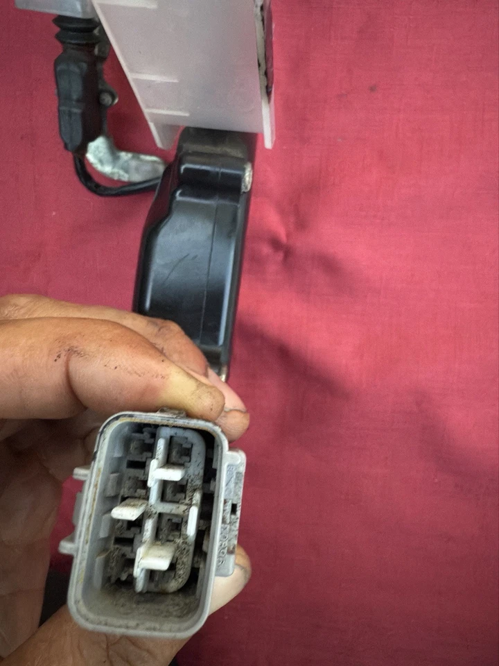 Actuador de cierre de puerta delantero derecho Toyota T100 1993-1998 probado por fabricante de equipos originales Foto 3 de 4