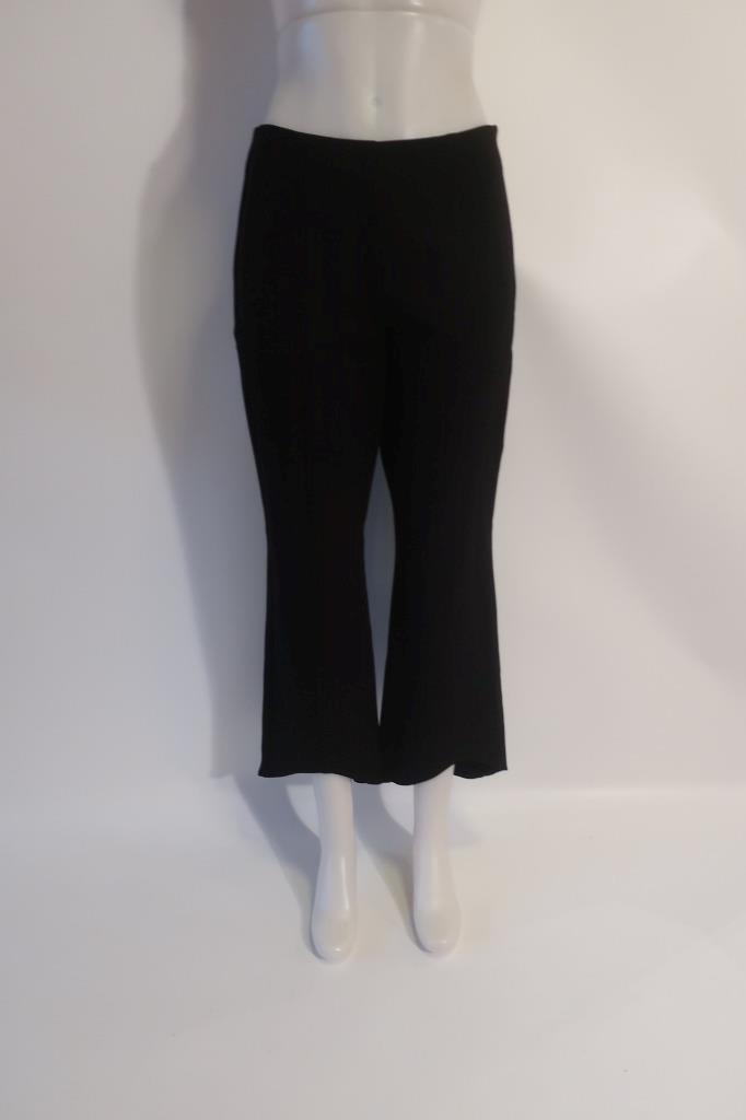 NWT Womens Drew Black Flat Front Asymmetric Hemline Cropped