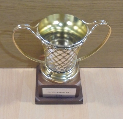OLYMPIAKOS PIRAEUS Β.C. FIBA EUROLEAGUE CHAMPION 1997 OFFICIAL TROPHY No 2901 - Picture 2 of 15