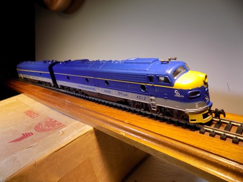 Rivarossi HO Scale Chesapeake & Ohio E-8 A-A #4012 PWR/DMY Tested