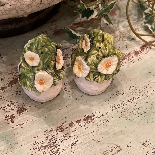 Lefton Rustic Daisy Salt & Pepper Shakers Made in Japan #3857 - Picture 2 of 5