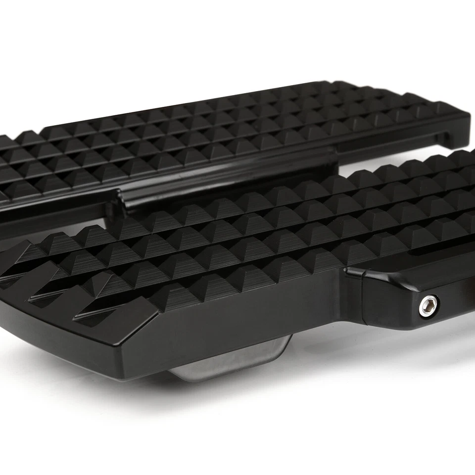 Tableros de piso negros Driver Rider de la colección CNC Dominion para Harley Softail 18-23 Foto 3 de 4