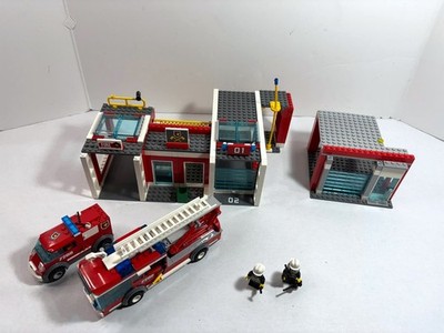 LEGO City LOT : Partial Fire Station 7208  + garage from 60110