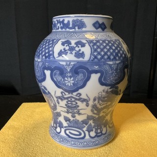 Vase/Ginger Jar Vintage Blue and White Chinese Temple Phoenix Dragon Chinoiserie