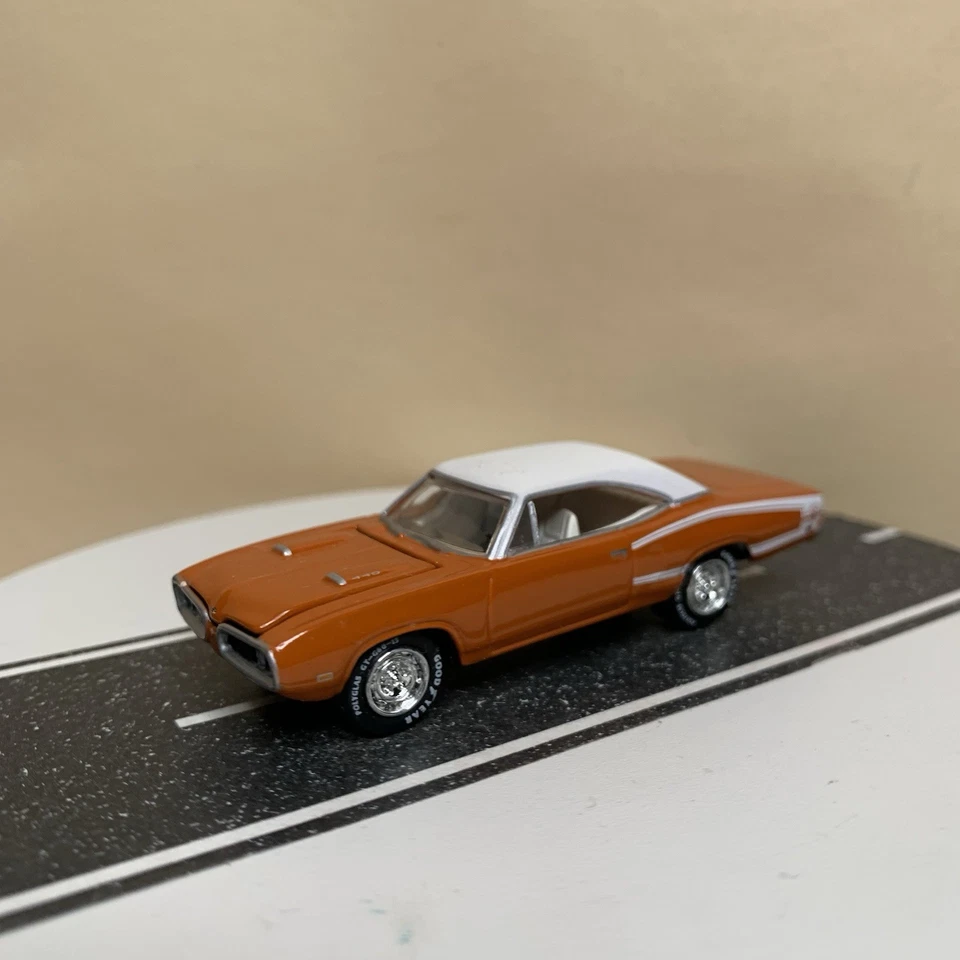Johnny Lightning Auction Insanity 1970 Dodge Coronet Super Bee Orange/White NM - Image 2 of 4