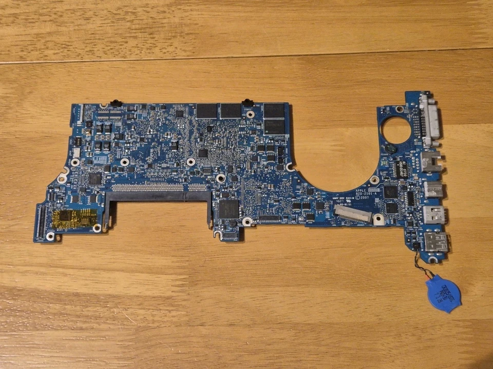 APPLE MACBOOK PRO 15 A1226 2007 2.4GHz LOGIC BOARD MOTHERBOARD -Ok - Image 2 of 4