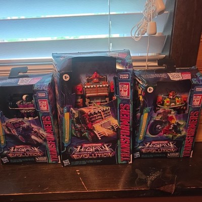 Transformers Legacy Evolution Axelgrease Exclusive  trash master and crashbar