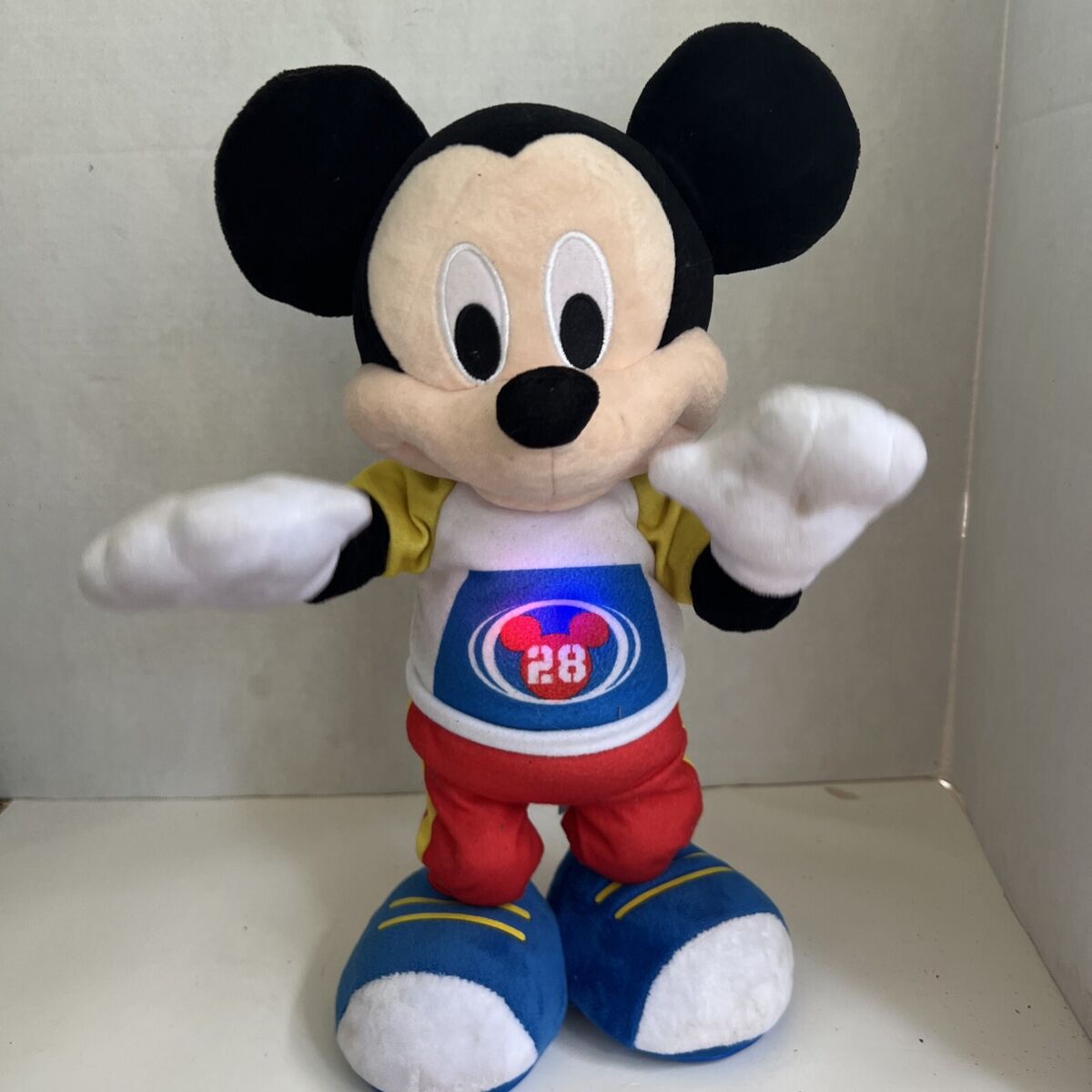 Disney Junior Mickey Mouse Funhouse Stretch Break Dancing