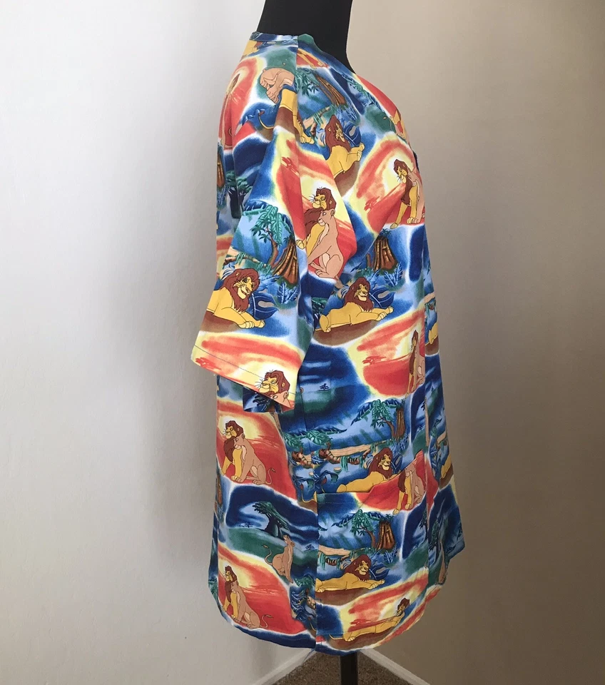 Exfoliante Médico para Mujer Marca Disney The LION KING & Nala Theme TOP Talla S/M En muy buena condición Foto 3 de 4