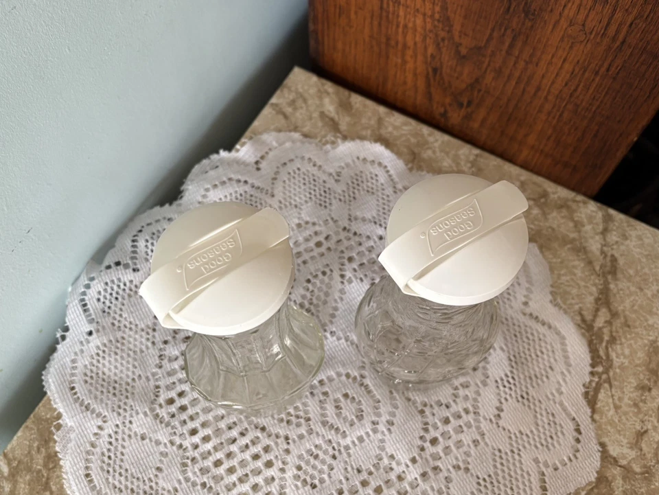 2 botellas de vidrio Good Seasons para aderezo para ensaladas - vinagre de aceite de vides y barril Foto 2 de 4