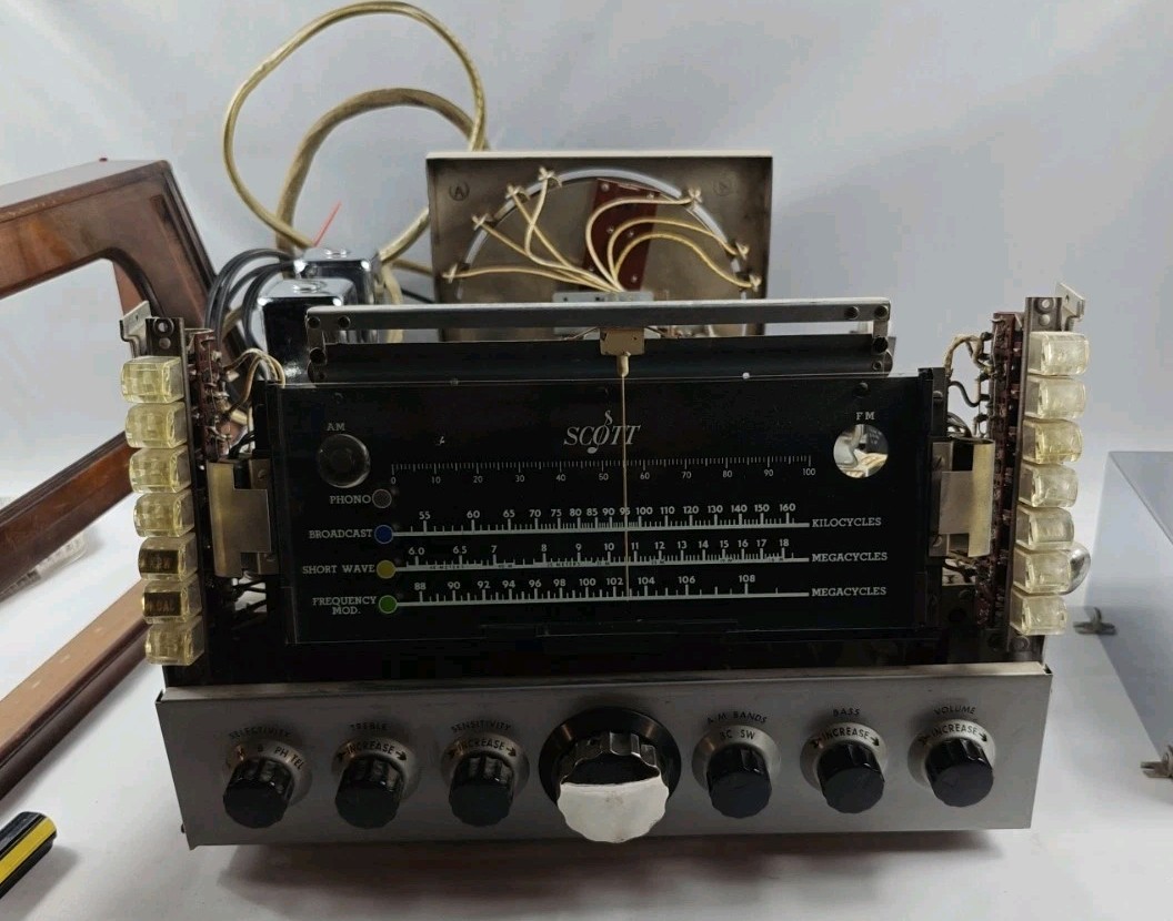 SCOTT 800B  Reciever Chasis in working order/ TUBES / CABLES  / GOOD GLASS