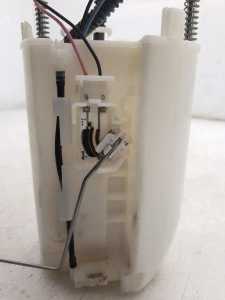 05-15 MONTAJE BOMBA COMBUSTIBLE TOYOTA TACOMA 4.0L 6CYL Foto 3 de 4