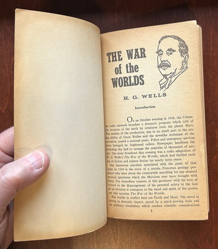 The War Of The Worlds By H. G. Wells CL45 Airmont Publishing 1964 - Picture 3 of 5
