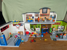 Gro&szlig;e Playmobil Schule 9453 mit Zubeh&ouml;r und Figuren + Turnhalle 9454
