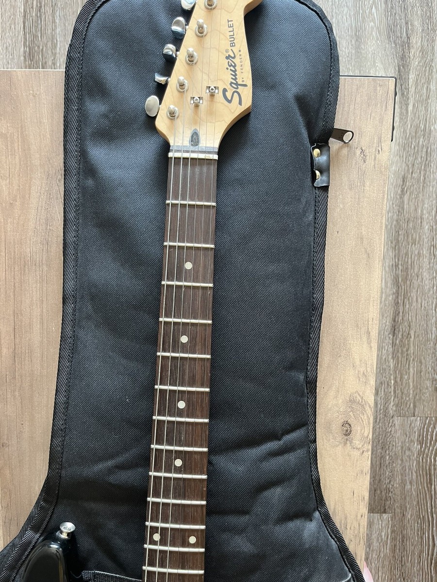 【値下げ！】エレキギター SQUIER BULLET STRAT 純正ケース付 Amazon | Squier by Fender エレキギター Bullet Stratocaster