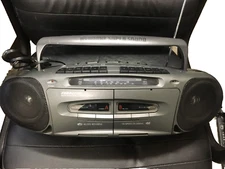 Soundesign 4752MC AM-FM Stereo  Double Cassette Player Record Player Boombox