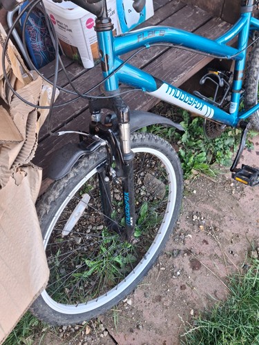 Muddyfox Flare 26" Mountain Bike - turquoise and white - Picture 8 of 14