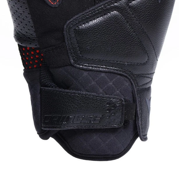 Black Red, photo 6 of 11