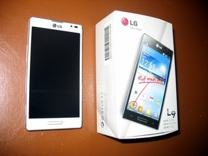 LG Optimus L9 (P760) Smartphone mit 4GB (Hervorragender Zustand & ohne Simlock)