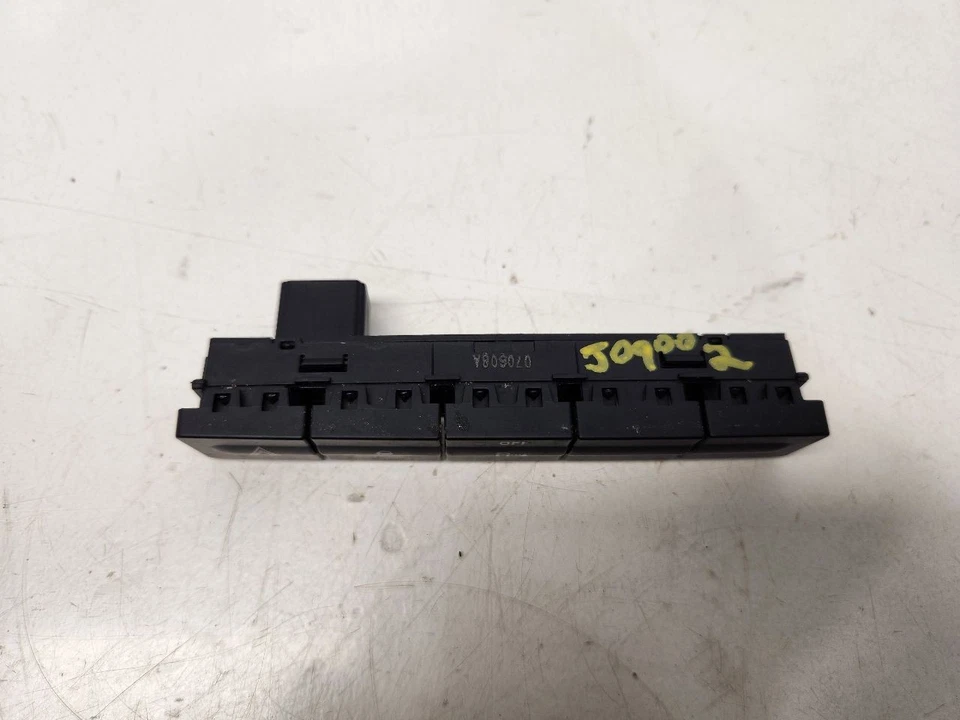 2008 Ford Taurus X Dash Switch - Dash Switch - Hazards / Trac Control  - Image 2 of 4