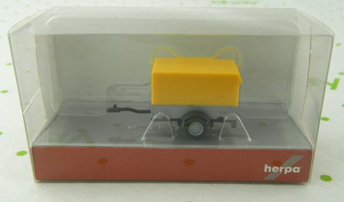 Remolque ligero de un solo eje escala HO con cubierta de lona - amarillo - Herpa #51577-E | Zustand: New