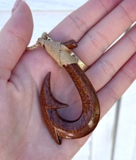 Hawaiian Jewelry Genuine Koa Wood Hook Maori Hei Matau New Zealand Pendant 45019